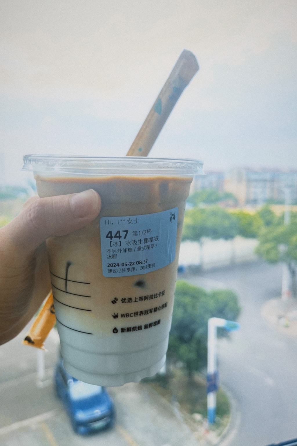 iced coconut latte, 8:57 sáng, cà phê khởi động ngày