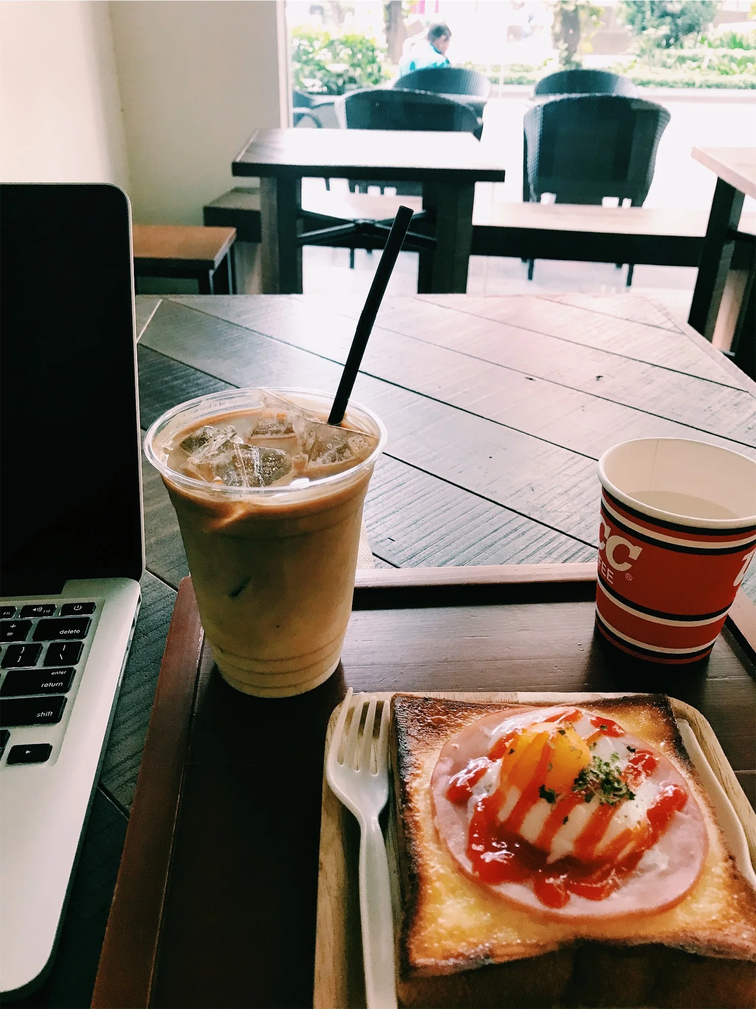 Một ngày cafe làm việc bình thường
